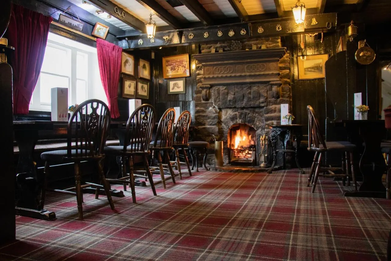 The Fox & Hounds Inn & Camping Pods Danby